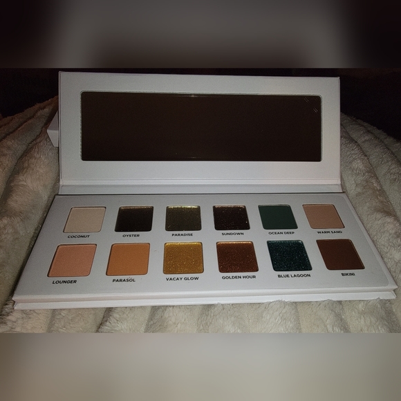 NWT Iconic London Beachside Babe Eyeshadow Palette - Picture 4 of 4